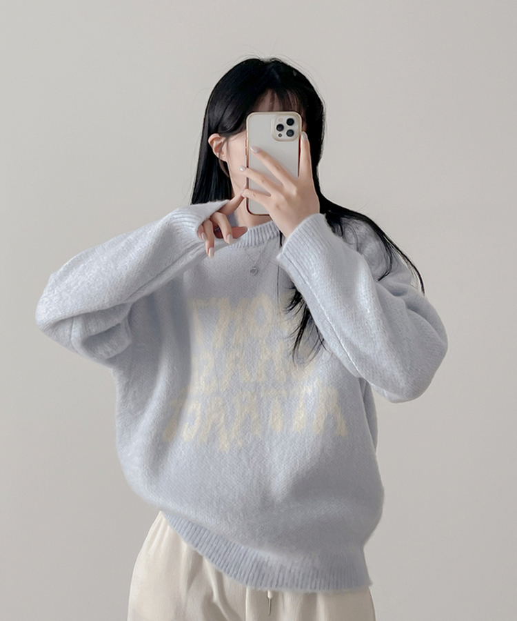 크리미 레터링 브러쉬 니트 소라