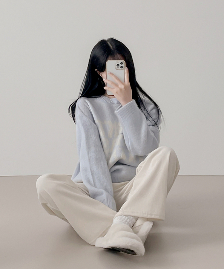 크리미 레터링 브러쉬 니트 소라