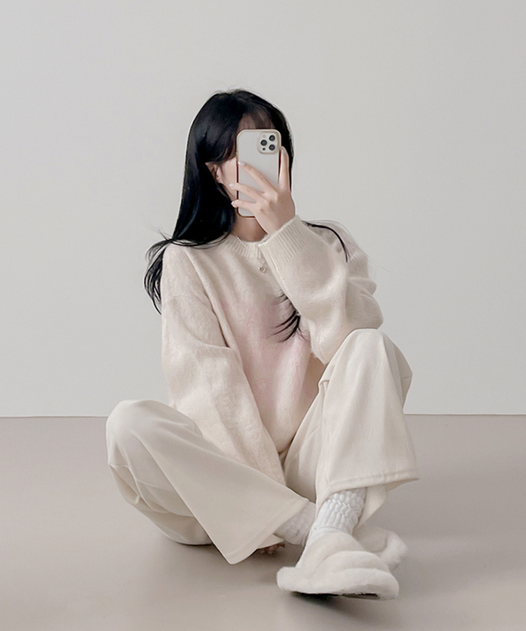 크리미 레터링 브러쉬 니트 아이