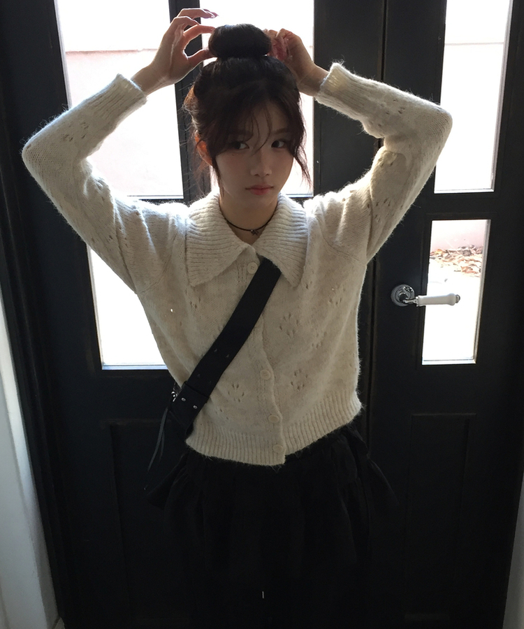 パンチングフラワーカラーカーディガン OATMEAL