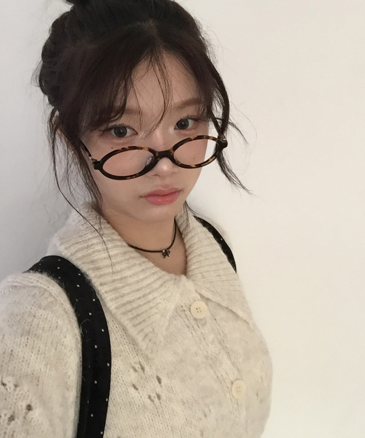 パンチングフラワーカラーカーディガン OATMEAL