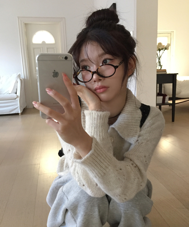 パンチングフラワーカラーカーディガン OATMEAL