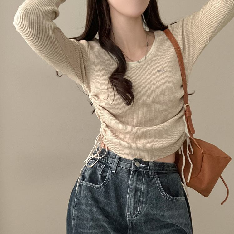 레지 셔링 레터링 자수 두겹 일체형 골지 니트 베이지