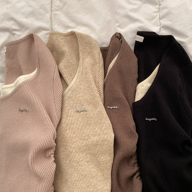 레지 셔링 레터링 자수 두겹 일체형 골지 니트