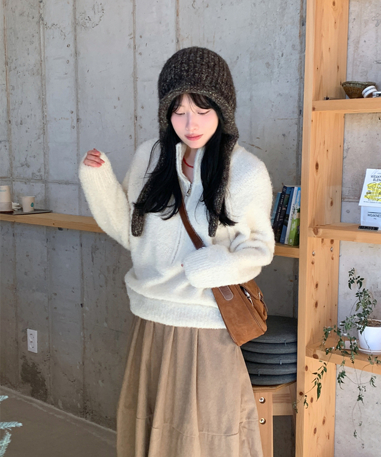 ハイネックジップアップニット