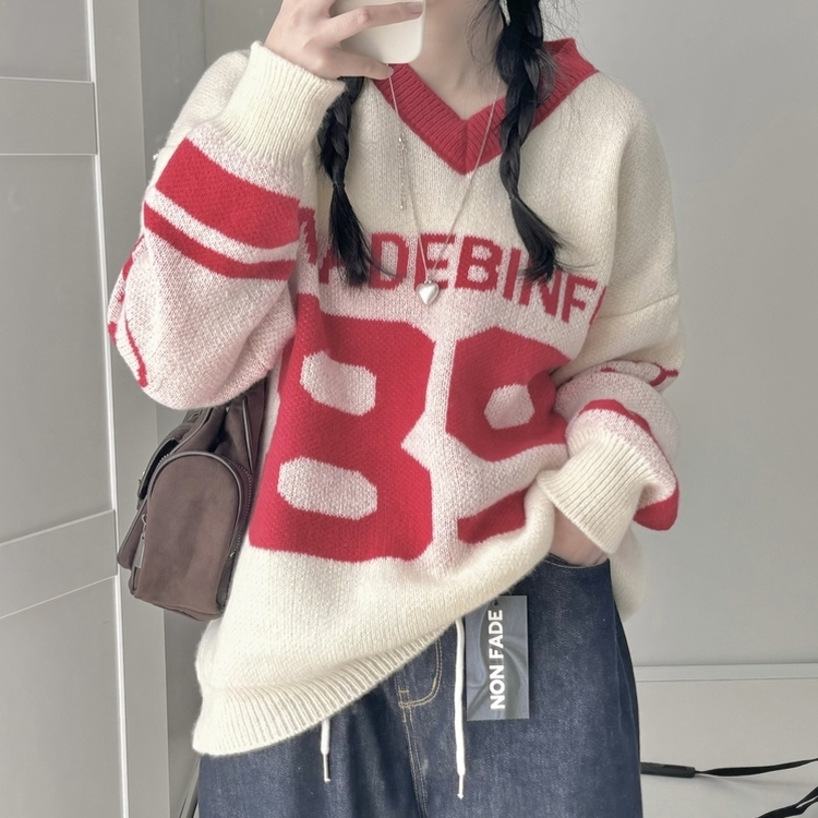 89レタリングバイカラーVネックニット
