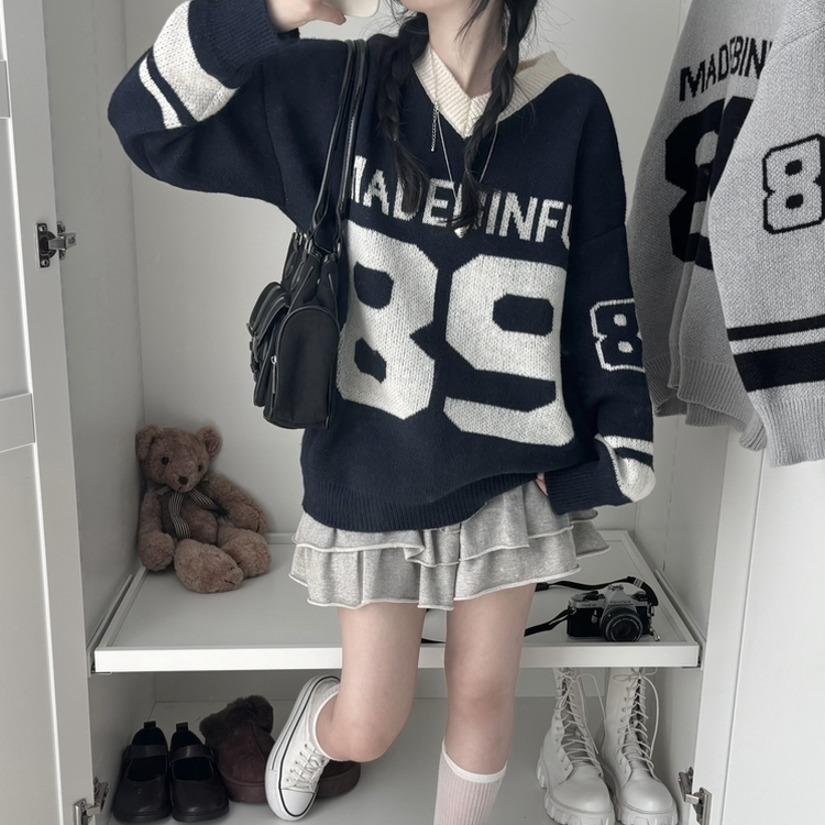 89レタリングバイカラーVネックニット