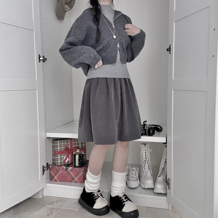 스웨이드 뒷밴딩 플리츠 미디스커트 먹색