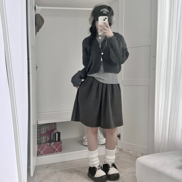 스웨이드 뒷밴딩 플리츠 미디스커트 먹색