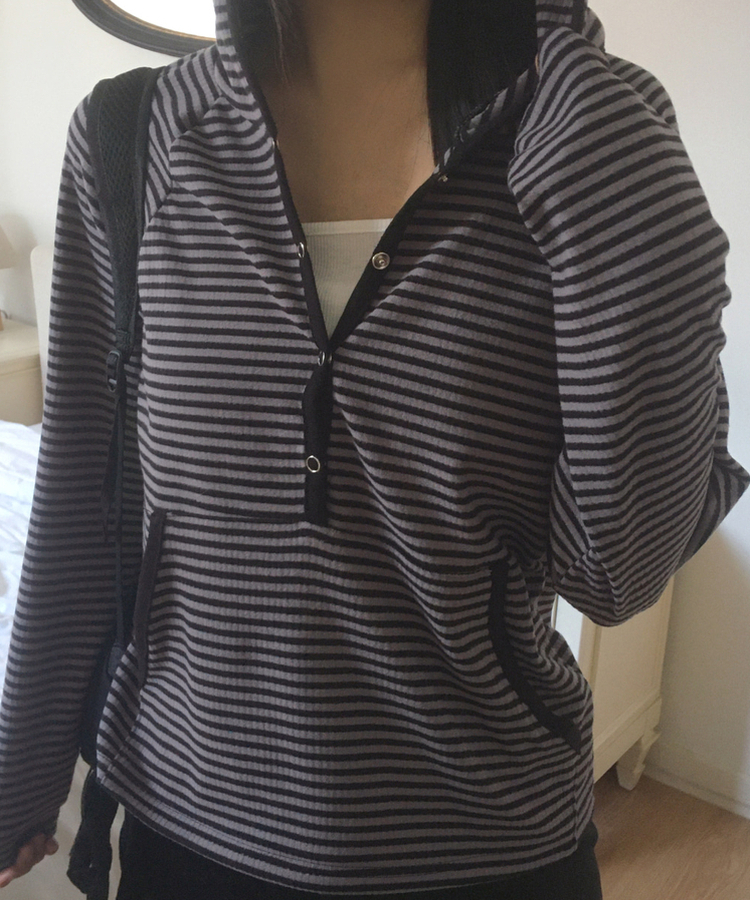 ストライプボタンフードTシャツ