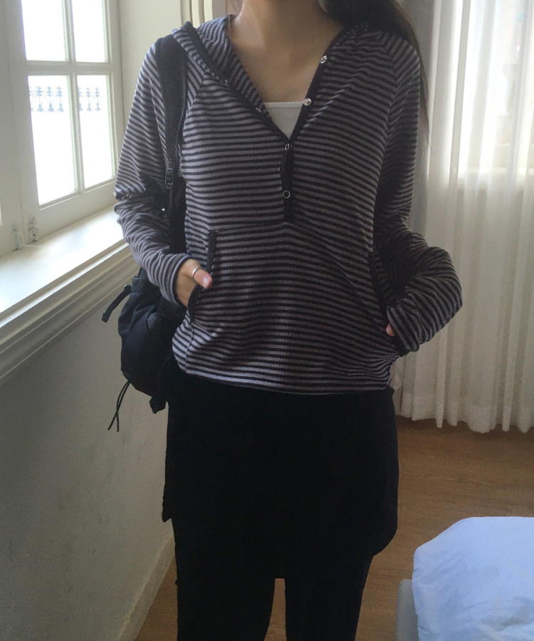ストライプボタンフードTシャツ
