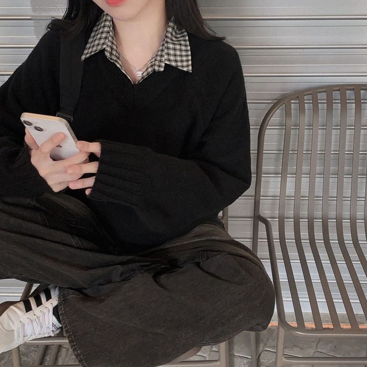 제니 브이넥 레이어드 루즈핏 나그랑 니트 블랙