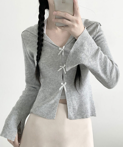 로네 러블리 브이넥 여리핏 리본 일체형 밑단 트임 나팔소매 니트 티셔츠 그레이