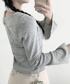 로네 러블리 브이넥 여리핏 리본 일체형 밑단 트임 나팔소매 니트 티셔츠 그레이