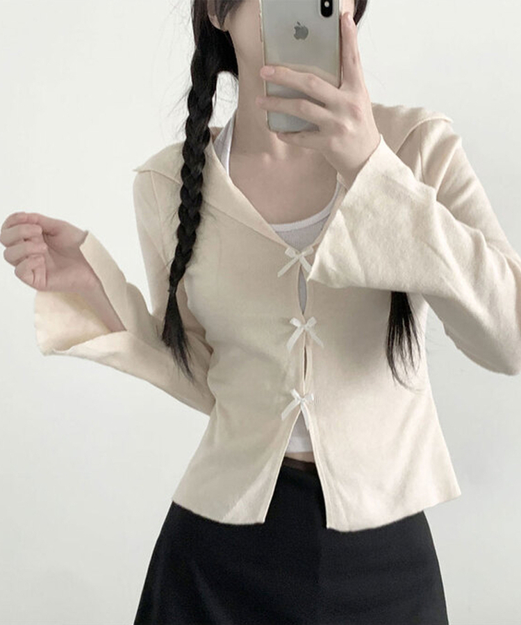 로네 러블리 브이넥 여리핏 리본 일체형 밑단 트임 나팔소매 니트 티셔츠 베이지