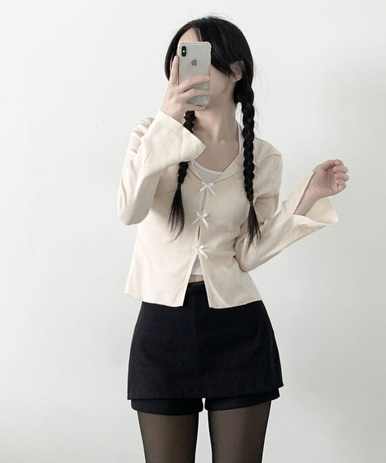 로네 러블리 브이넥 여리핏 리본 일체형 밑단 트임 나팔소매 니트 티셔츠 베이지