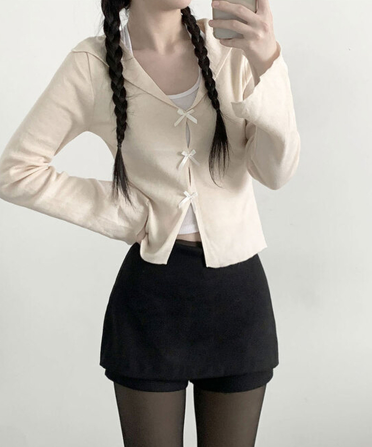 로네 러블리 브이넥 여리핏 리본 일체형 밑단 트임 나팔소매 니트 티셔츠 베이지