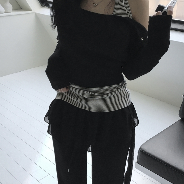 スナップボタンバッグホールオフ長袖Tシャツ BLACK