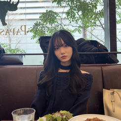 와플 꽈배기 오프숄더 니트 네이비