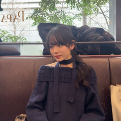 와플 꽈배기 오프숄더 니트 네이비