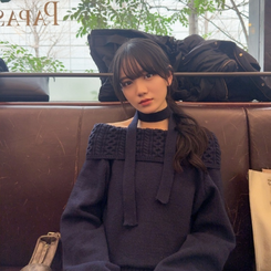 와플 꽈배기 오프숄더 니트 네이비