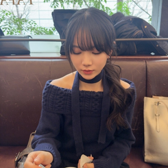 와플 꽈배기 오프숄더 니트 네이비