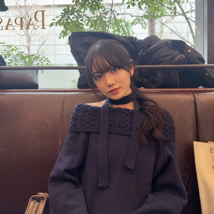 와플 꽈배기 오프숄더 니트 네이비