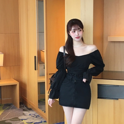 シースルーオフショルダーシャーリングブラウス BLACK