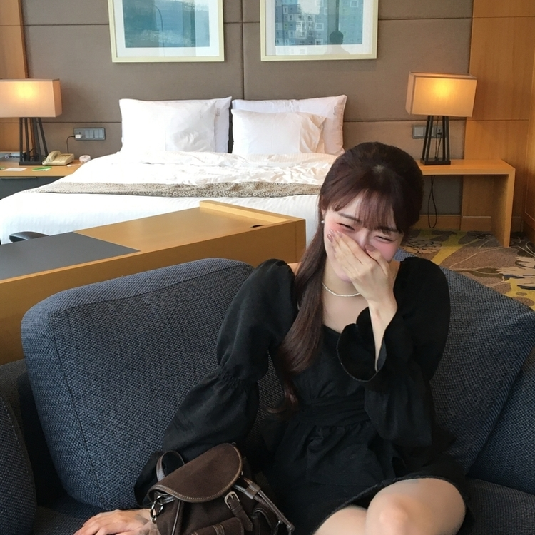 シースルーオフショルダーシャーリングブラウス BLACK