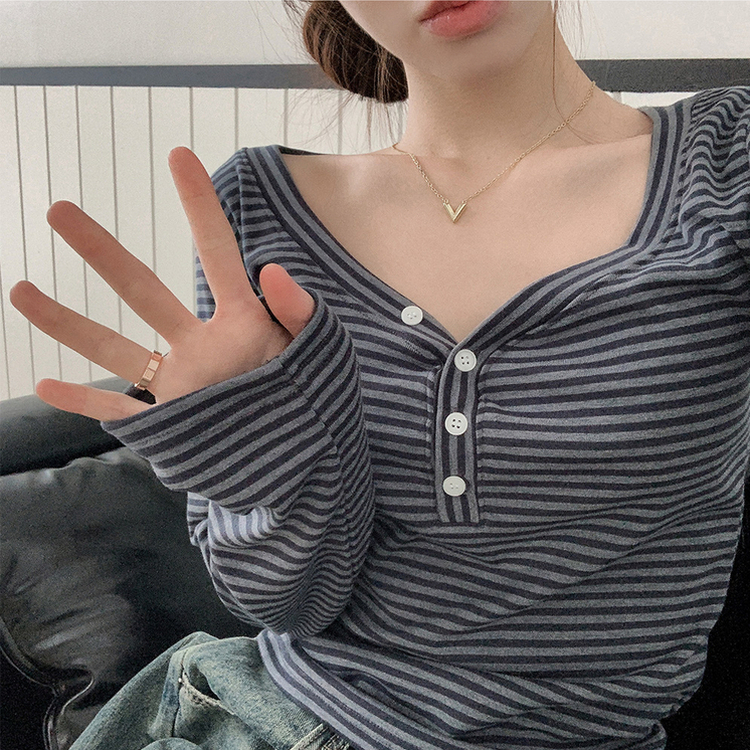 Vネックボタンストライプ長袖Tシャツ