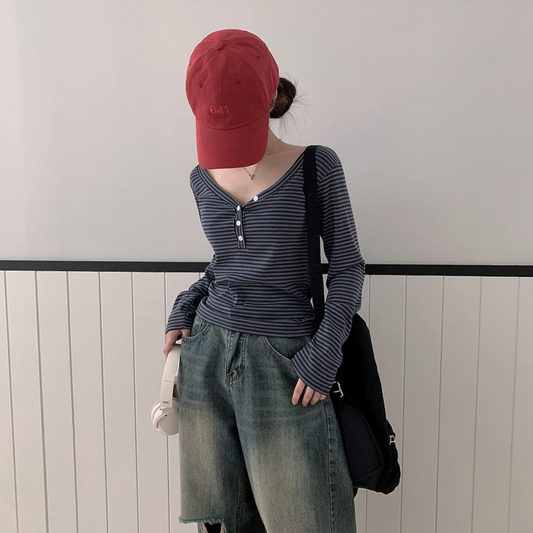 Vネックボタンストライプ長袖Tシャツ