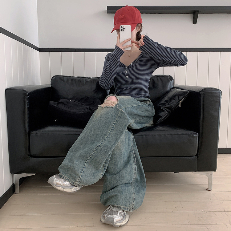 Vネックボタンストライプ長袖Tシャツ