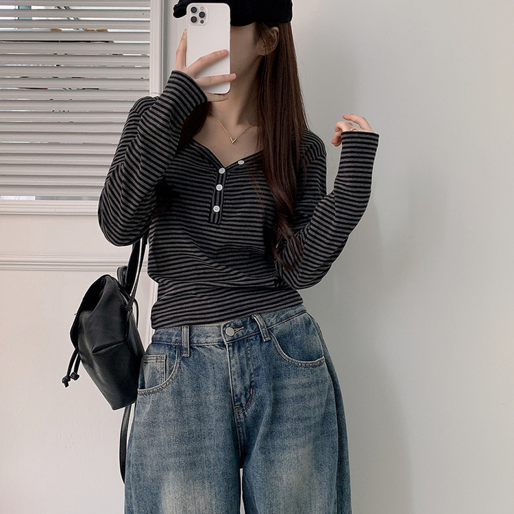 Vネックボタンストライプ長袖Tシャツ
