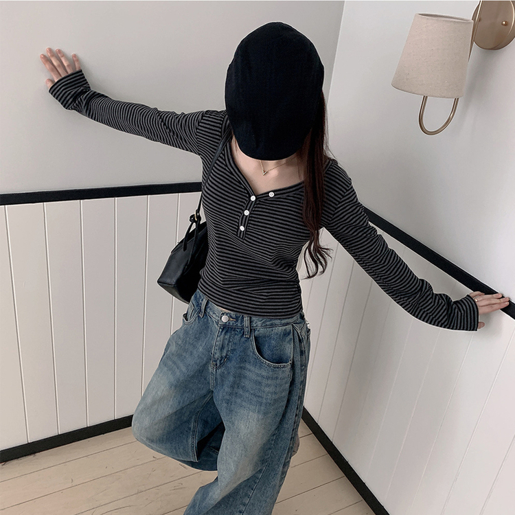 Vネックボタンストライプ長袖Tシャツ