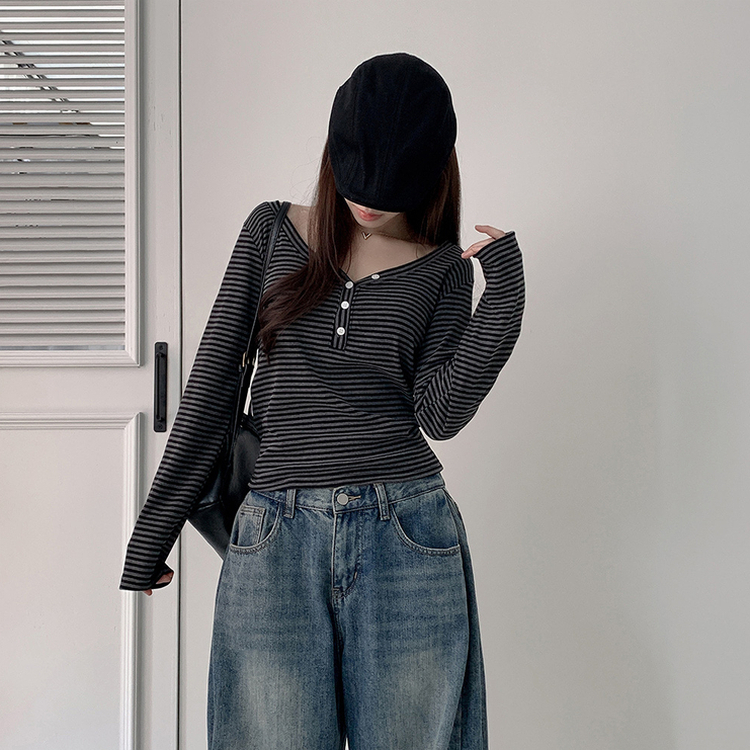 Vネックボタンストライプ長袖Tシャツ
