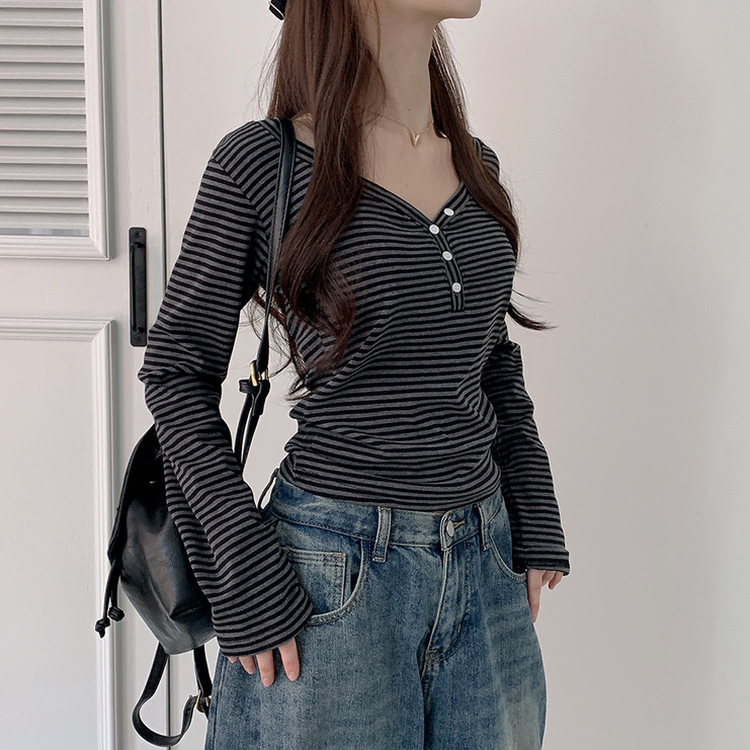 Vネックボタンストライプ長袖Tシャツ