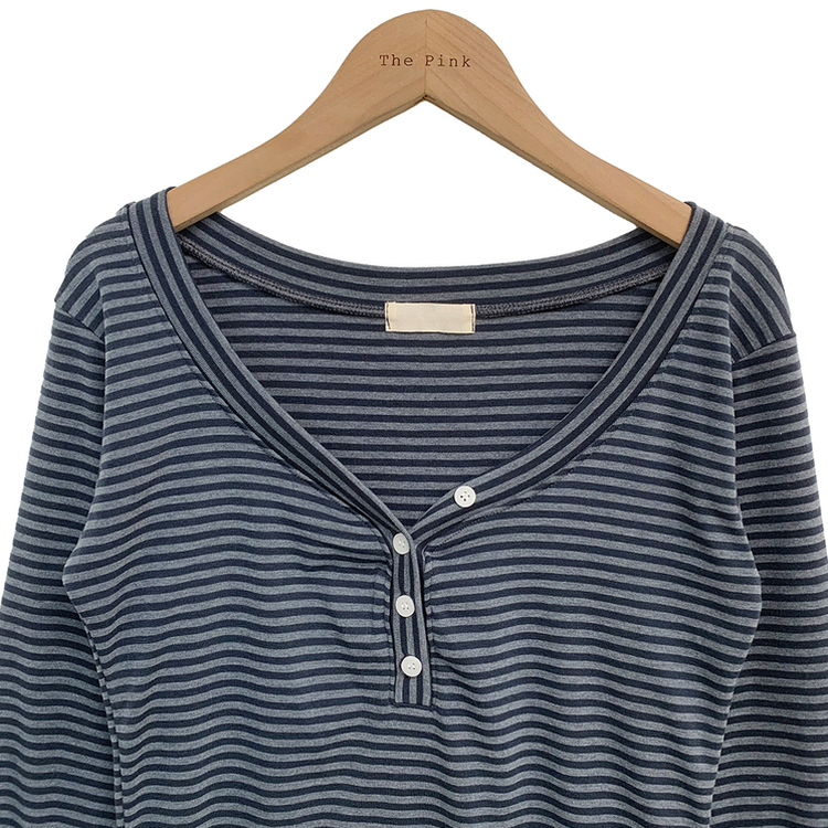 Vネックボタンストライプ長袖Tシャツ