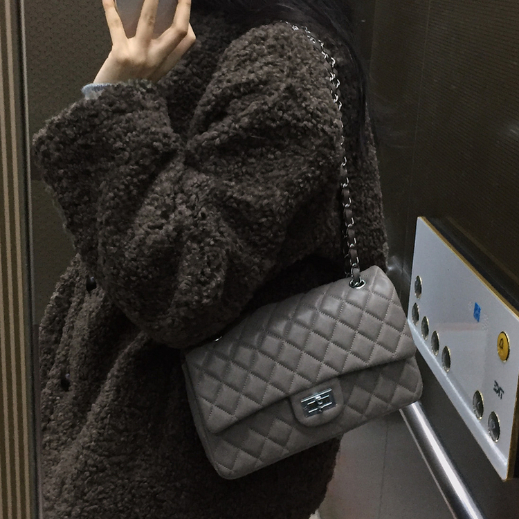 クラシックキルティングショルダークロスバッグ GREY