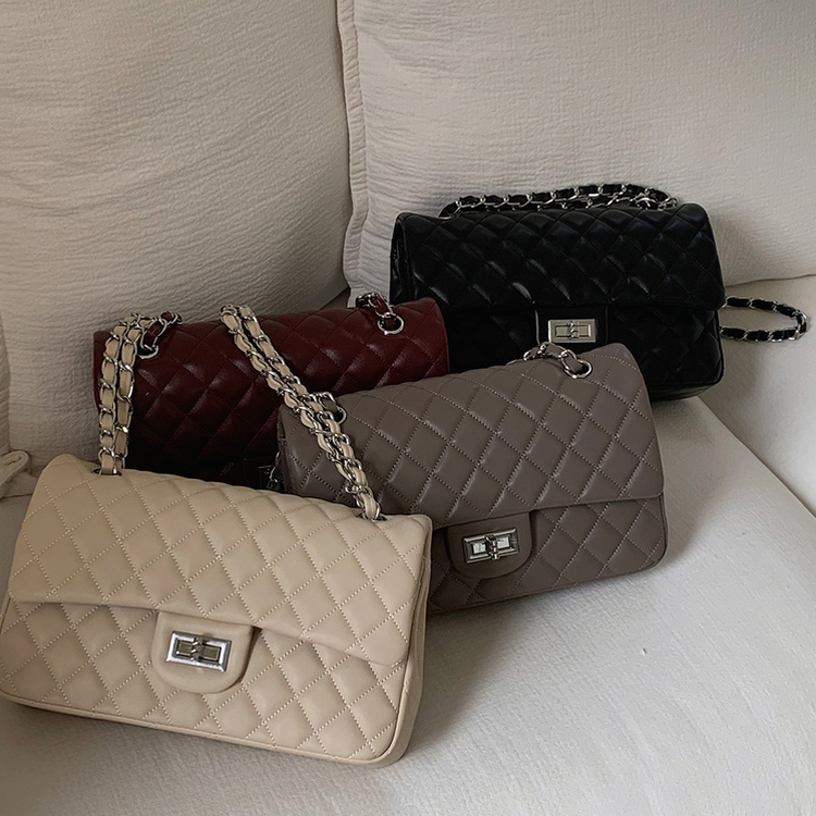 クラシックキルティングショルダークロスバッグ