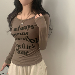 スリムレタリング長袖Tシャツ KHAKI BEIGE