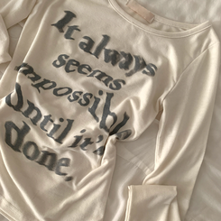 スリムレタリング長袖Tシャツ