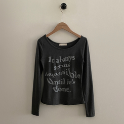 スリムレタリング長袖Tシャツ