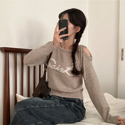 세인트 오프숄더 리본 레터링 니트 베이지