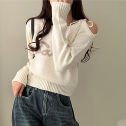 세인트 오프숄더 리본 레터링 니트 아이보리