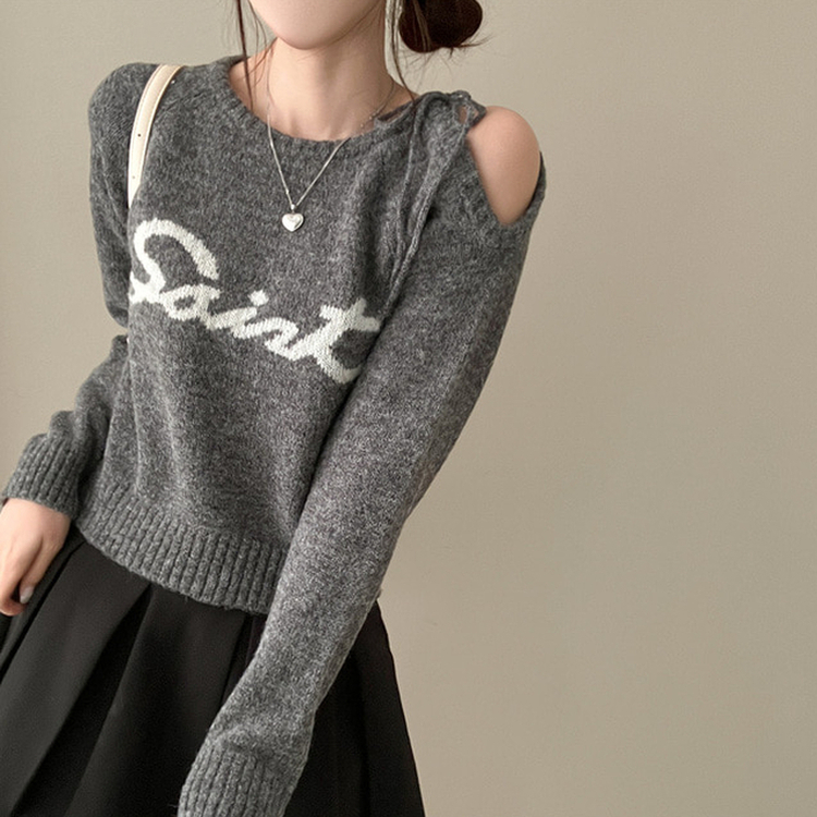 세인트 오프숄더 리본 레터링 니트 차콜