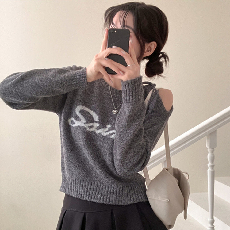 세인트 오프숄더 리본 레터링 니트 차콜