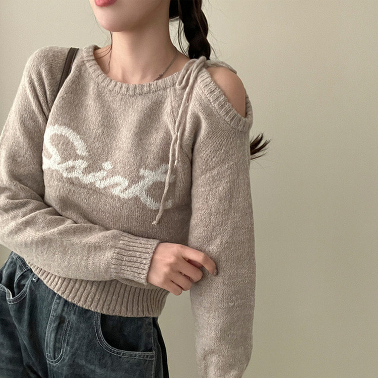 세인트 오프숄더 리본 레터링 니트 베이지