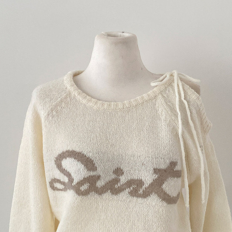 세인트 오프숄더 리본 레터링 니트