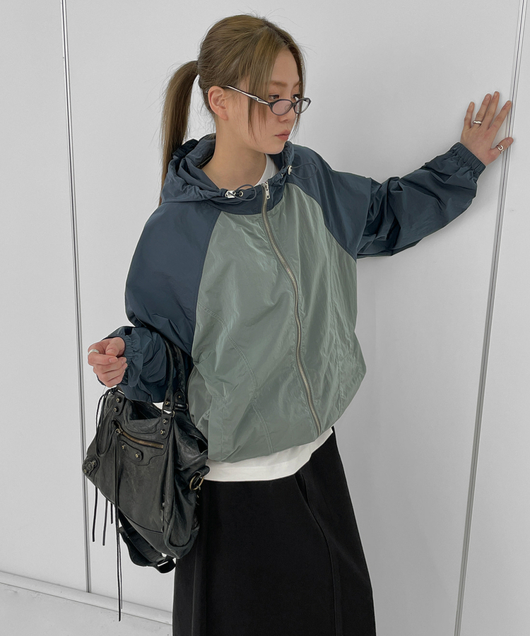 グロッシーウィンドブレーカー BLUEGREEN