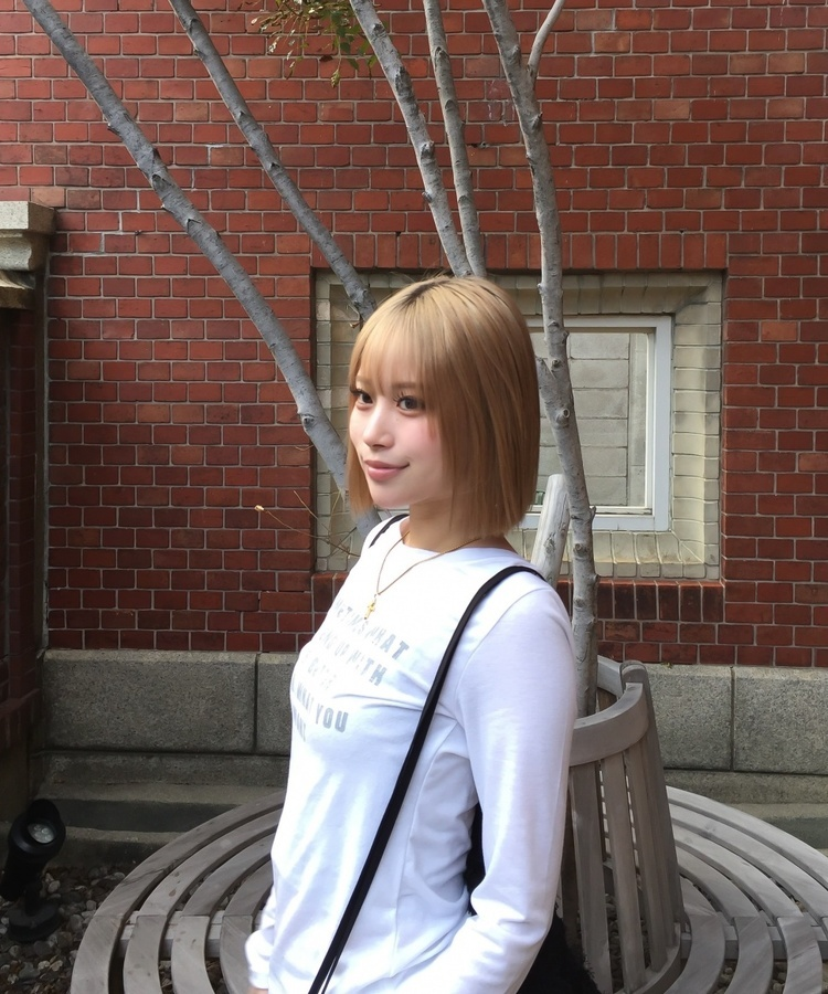 クラックレタリングボートネックTシャツ IVORY